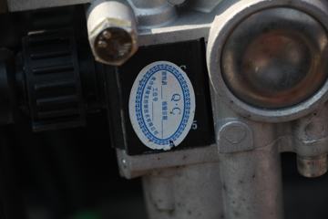 ���� ������D9 160���� 4X2 6.8����ʽ�ػ�������ͼƬ