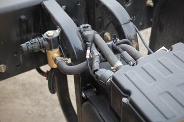 ���� ������D9 160���� 4X2 6.8����ʽ�ػ�������ͼƬ