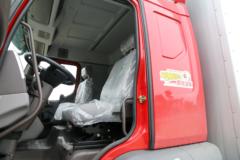 东风柳汽 新乘龙M3中卡 210马力 4X2 7.65米厢式载货车(LZ5163XXYM3AB)