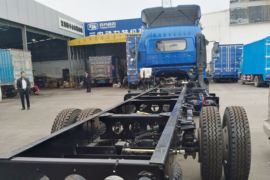 骏铃V9&nbsp;载货车底盘                                                图片