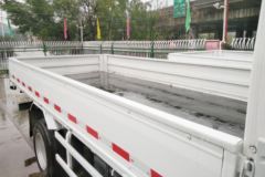 庆铃 五十铃600P 120马力 3.8米排半栏板轻卡(QL1040A1HH)