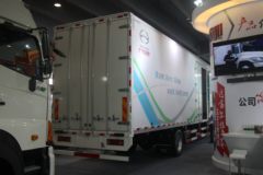 广汽日野 700系列重卡 265马力 4X2 9.72米厢式载货车(YC5180XXYFH8JW5)