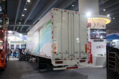 广汽日野 700系列重卡 265马力 4X2 9.72米厢式载货车(YC5180XXYFH8JW5)