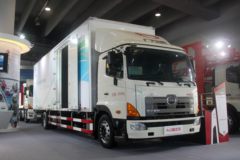 广汽日野 700系列重卡 300马力 4X2 9.5米翼开启厢式载货车(YC5180XYKFH8JW5)