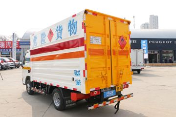 上汽跃进底盘 爆破器材运输车外观图片