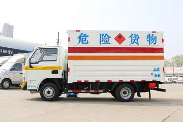 上汽跃进底盘 爆破器材运输车外观图片