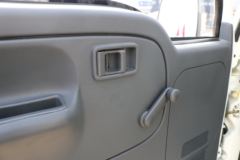 跃进 小福星S50Q 1.2L 87马力 4X2 气瓶厢式运输车(中燕牌)(BSZ5039XRQC5)