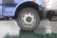 一汽解放 J6L中卡 质惠版 180马力 7.7米厢式载货车底盘(CA5160XXYP62K1L5E5)