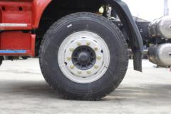 东风柳汽 新乘龙M3中卡 220马力 4X2 9.8米厢式载货车底盘(LZ5185XXYM3AB)