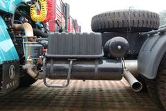 陕汽 奥龙重卡 336马力 6X4 牵引车(中长高顶)(SX4255TT294)
