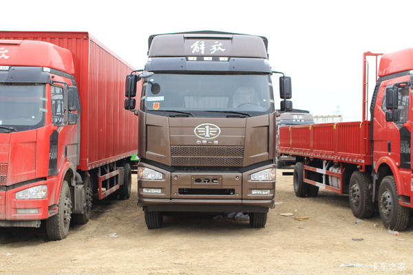一汽解放 J6P重卡 350马力 8X4 9.5米仓栅式载货车(CA5310CCYP66K2L7T4E5)