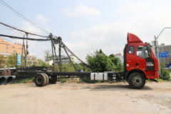 一汽解放 J6L中卡 质惠版 220马力 4X2 9.7米厢式载货车底盘(CA5180XXYP62K1L7E5)