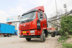 一汽解放 J6L中卡 质惠版 220马力 4X2 9.7米厢式载货车底盘(CA5180XXYP62K1L7E5)