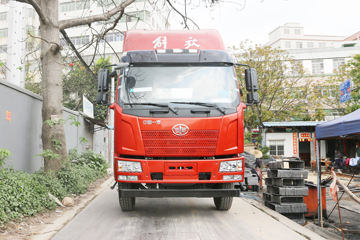 一汽解放 J6L中卡 220马力 6X2 7.7米栏板载货车(CA1250P62K1L5T3E5)