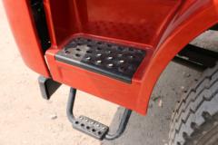 一汽解放 J6L中卡 质惠版 220马力 4X2 9.7米厢式载货车底盘(CA5180XXYP62K1L7E5)