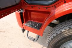 一汽解放 J6L中卡 质惠版 220马力 4X2 9.7米厢式载货车底盘(CA5180XXYP62K1L7E5)