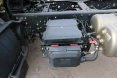 一汽解放 J6L中卡 质惠版 220马力 4X2 9.7米厢式载货车底盘(CA5180XXYP62K1L7E5)