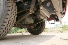 一汽解放 J6L中卡 质惠版 220马力 4X2 9.7米厢式载货车底盘(CA5180XXYP62K1L7E5)