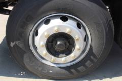 青岛解放 JH6重卡 350马力 8X4 9.5米载货车底盘(CA5310XXYP25K2L7T4E5A80)