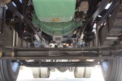 青岛解放 JH6重卡 350马力 8X4 9.5米载货车底盘(CA5310XXYP25K2L7T4E5A80)