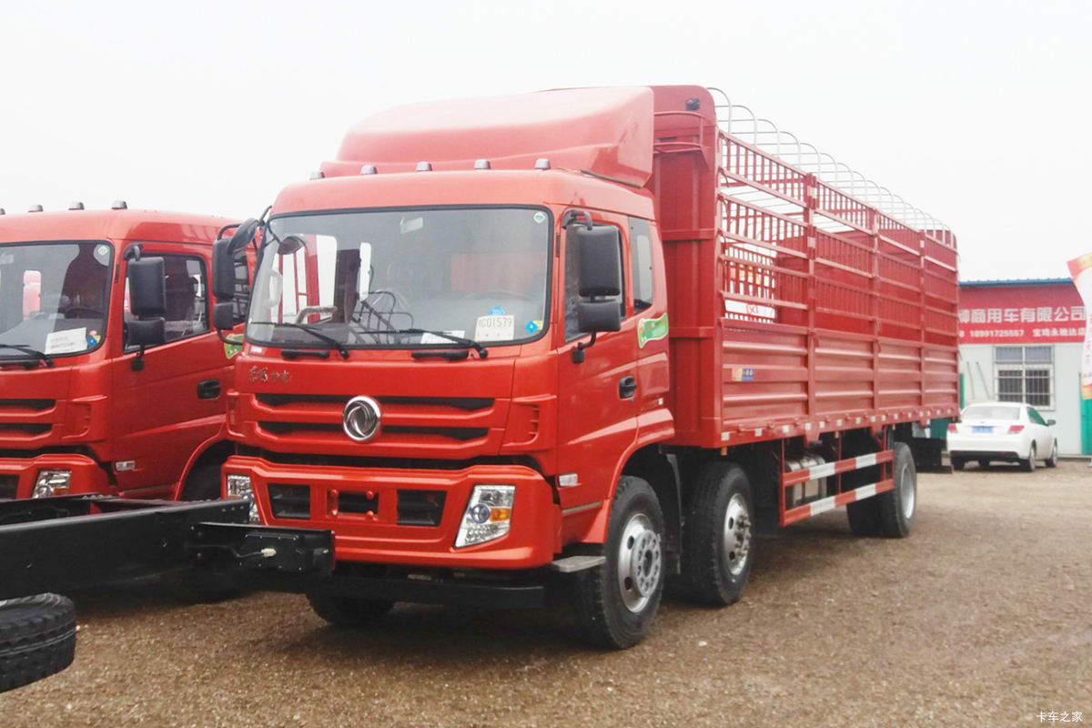 东风特商 重卡 210马力 6X2 8.6米仓栅式载货车