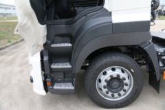 广汽日野 700系列重卡 420马力 4X2牵引车(高顶)(YC4180SH2PF5)