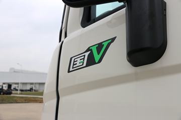 ������Ұ 700ϵ���ؿ� 265���� 4X2 9.72����ʽ�ػ���(�й�����)(YC5180XXYFH8JW5)ͼƬ