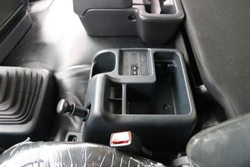 ������Ұ 700ϵ���ؿ� 265���� 4X2 9.72����ʽ�ػ���(�й�����)(YC5180XXYFH8JW5)ͼƬ