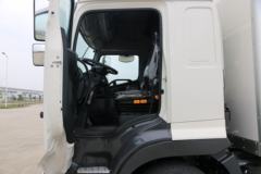 广汽日野 700系列重卡 265马力 4X2 9.72米厢式载货车(中国邮政)(YC5180XXYFH8JW5)