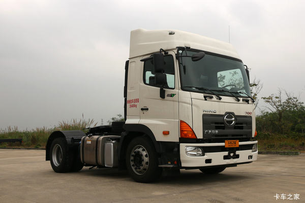 广汽日野 700系列重卡 380马力 4X2牵引车(高顶)