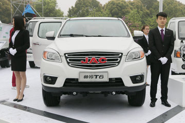 江淮T6  2017款 2.0T柴油 四驱 长轴距双排皮卡