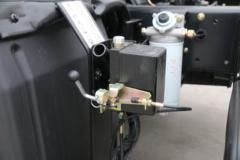东风商用车 天锦中卡 160马力 4X2 6.8米载货车底盘(DFL5110XXYBX1V)