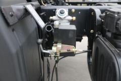 东风商用车 天锦中卡 160马力 4X2 6.8米载货车底盘(DFL5110XXYBX1V)