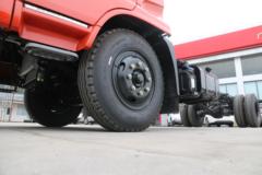 东风商用车 天锦中卡 160马力 4X2 6.8米载货车底盘(DFL5110XXYBX1V)