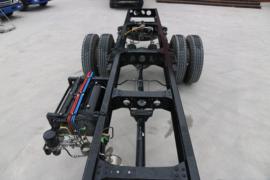 骏铃V9&nbsp;载货车底盘                                                图片