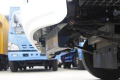 庆铃 五十铃700P系列中卡 190马力 7.012米单排厢式载货车(QL5100XXYA8PA)