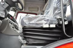 陕汽重卡 德龙新M3000 轻量化版 375马力 6X2牵引车(SX4250MB9)