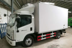 一汽红塔 解放公狮 120马力 4X2 4.2米冷藏车(CA5044XLCPK26L2E5)