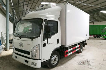 一汽红塔 解放公狮 120马力 4X2 4.2米冷藏车(CA5044XLCPK26L2E5)