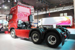 庆铃 五十铃巨咖 460马力 6X4牵引车(QL4250W2NCZ)