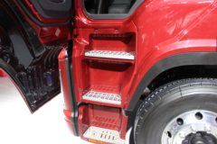 庆铃 五十铃巨咖 460马力 6X4牵引车(QL4250W2NCZ)