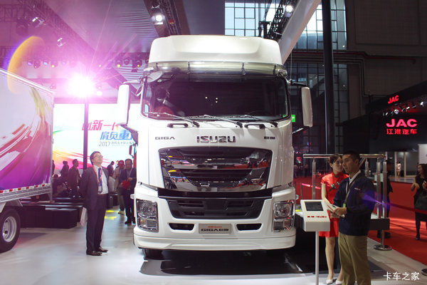 庆铃 五十铃巨咖 380马力 4X2危险品牵引车(QL4181U2JDR)