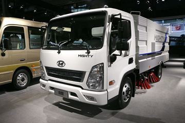 现代商用车(原四川现代)  盛图 129马力 4X2 扫路车