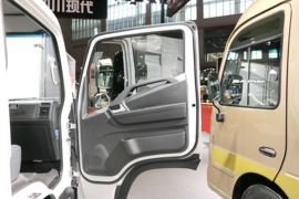 盛图&nbsp;扫路车驾驶室图片