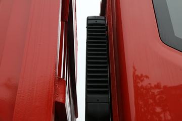 ���� ������D12�п� 190���� 4X2 9.85����ʽ�ػ���ͼƬ