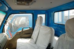 一汽通用 小解放 120马力 4X2 4.7米排半栏板载货车(CA1051K26L4R5-3)