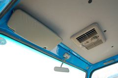 一汽通用 小解放 120马力 4X2 4.7米排半栏板载货车(CA1051K26L4R5-3)