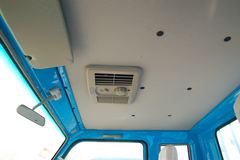 一汽通用 小解放 120马力 4X2 4.7米排半栏板载货车(CA1051K26L4R5-3)