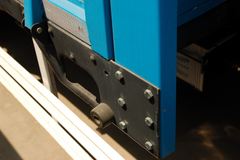 一汽通用 小解放 120马力 4X2 4.7米排半栏板载货车(CA1051K26L4R5-3)