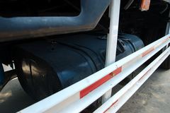 一汽通用 小解放 120马力 4X2 4.7米排半栏板载货车(CA1051K26L4R5-3)